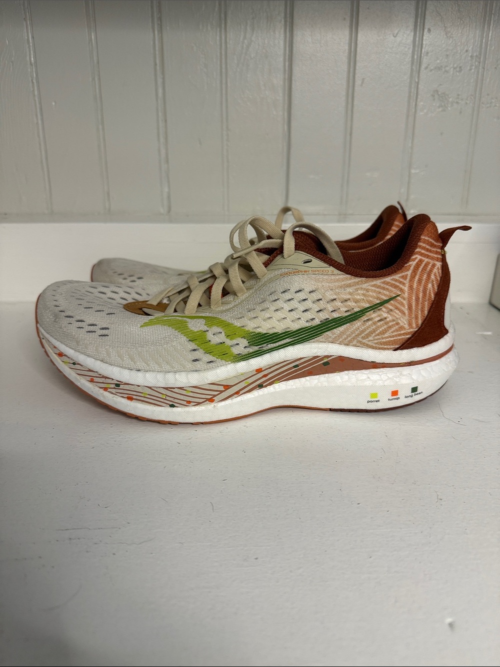 Saucony Men's Neutral Trainer in Beige, Green and Brown